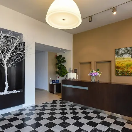 Kleopatra Hotel Messíni
